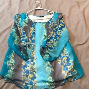 Floral women’s blouse MUST BUNDLE 3+!